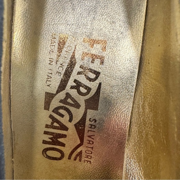 Salvatore Ferragamo Italy Women’s Navy Blue Satin Heels Size 9 Excellent! - Picture 4 of 14